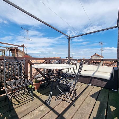 Biennale Terrace Apartment Venesia Bagian luar foto
