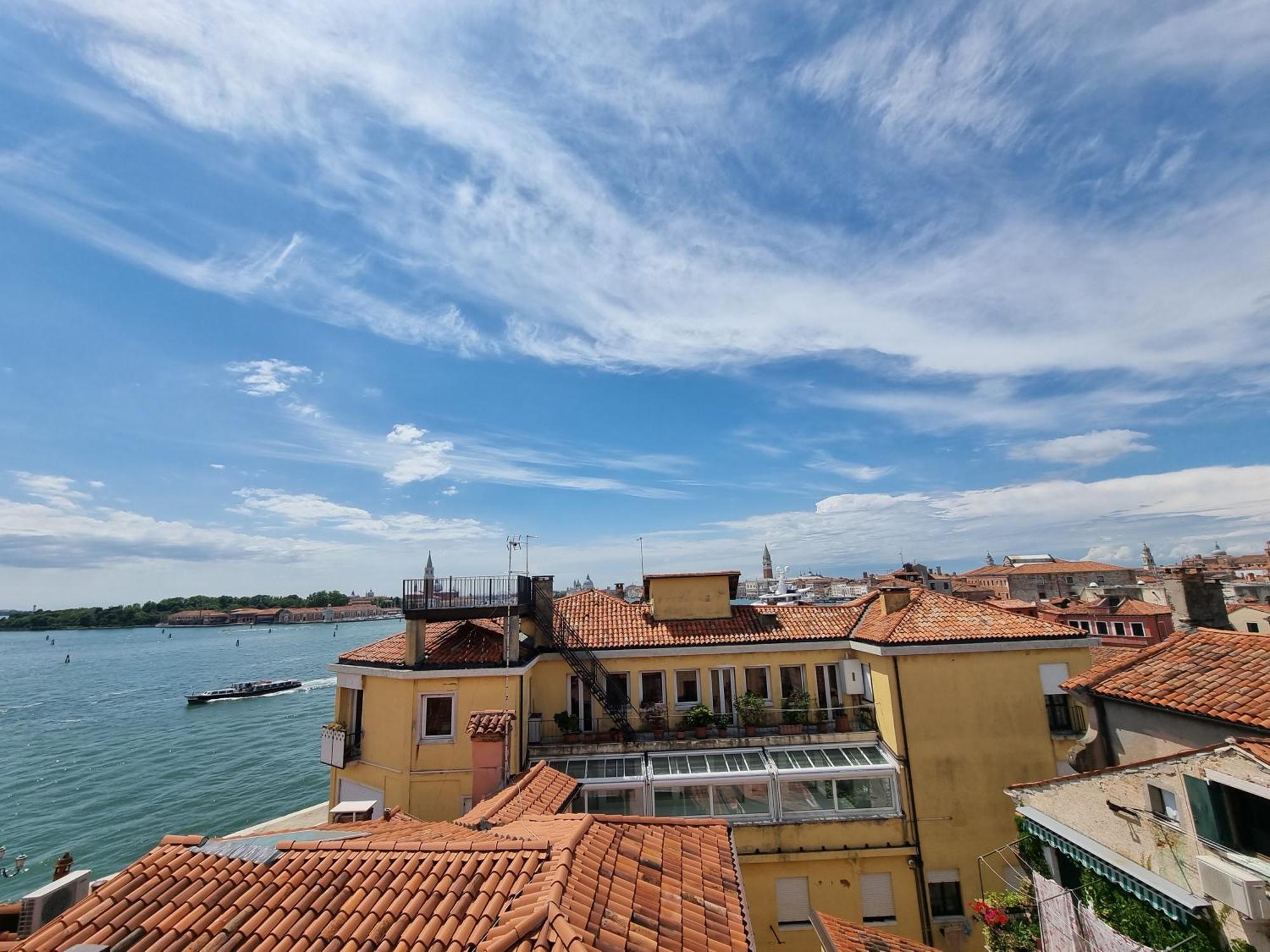 Biennale Terrace Apartment Venesia Bagian luar foto